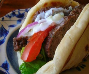   مصر اليوم - شطيرة اللحم اليونانية