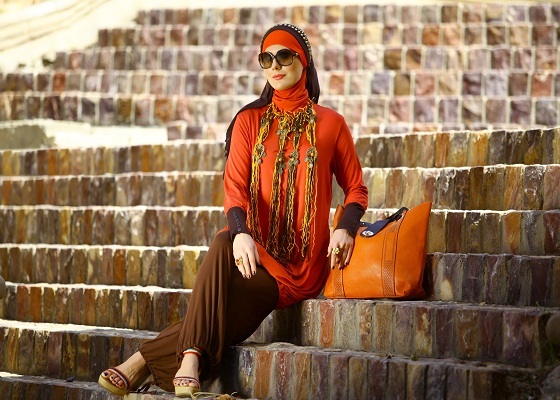  مصر اليوم - الحجاب الملتصق بالملابس موضة صيف 2013