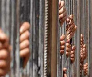   مصر اليوم - النيابة تقرر حبس شاب وجَدِّه بتهمة قتل شقيقة الأول