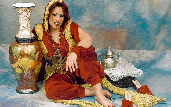   مصر اليوم - نجمات مغربيات يقررن الاعتزال وتوديع منصات الفن