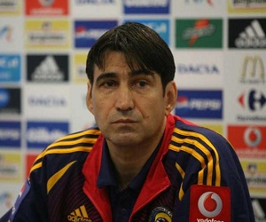   مصر اليوم - حبس مدرب رومانيا بيتوركا بسبب التلاعب