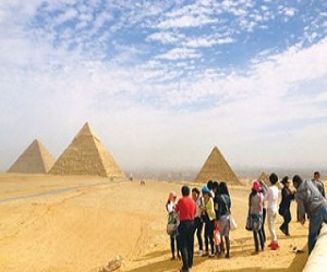   مصر اليوم - مرافقو الأفواج السياحيةفي البحر الاحمر يطالبون بالحد من العمالة الأجنبية