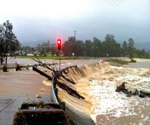   مصر اليوم - الآلاف يفرون من الفيضانات في وسط أوروبا