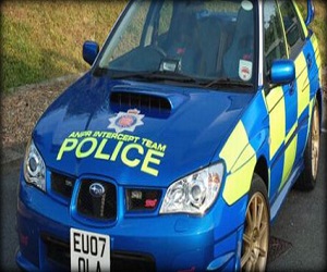   مصر اليوم - طلب الشرطة في بريطانيا لرفض إبنه الذهاب للسرير