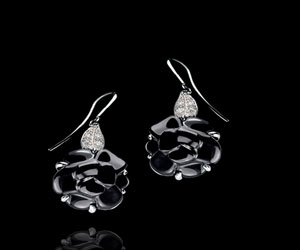   مصر اليوم - أقراط من الذهب والألماسشانيل تبدع في صياغة