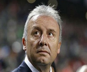   مصر اليوم - زاكيروني يبحث عن قائد لليابان بعد غياب هاسيبي