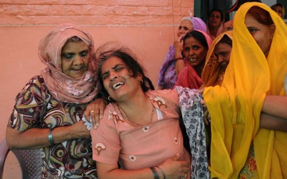   مصر اليوم - مقتل فتاة هندية بماء النار لحصولها على وظيفة ممرضة