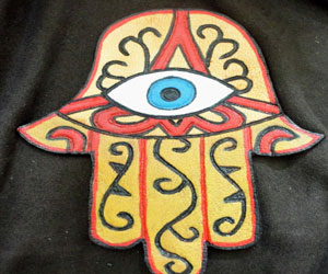 مصر اليوم - ماهيتاب صقر لـمصر اليوم: رسم الصور الشخصية على الجلد يعطي أصالة للأشياء