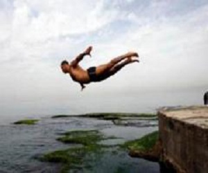   مصر اليوم - طالب ألماني يحطم رقمًا قياسيًا عالميًا في الغطس