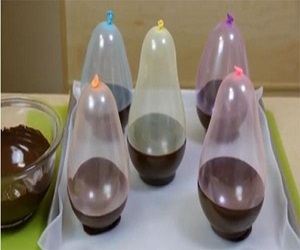   مصر اليوم - يابانية تبدع كؤوسًا من الشيكولاتة بإستخدام بالونات