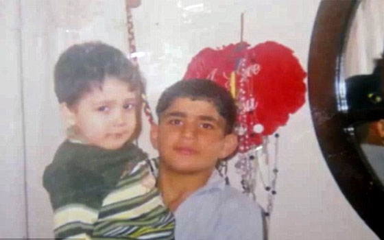   مصر اليوم - جماعة إسلامية تابعة لـ القاعدة تقتل صبيًا سوريًا عمره 14 عامًا أمام والديه