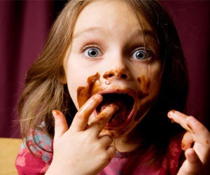 مصر اليوم - تناول الشيكولاتة بكثافة يزيد مخاطر الإصابة بأمراض القلب