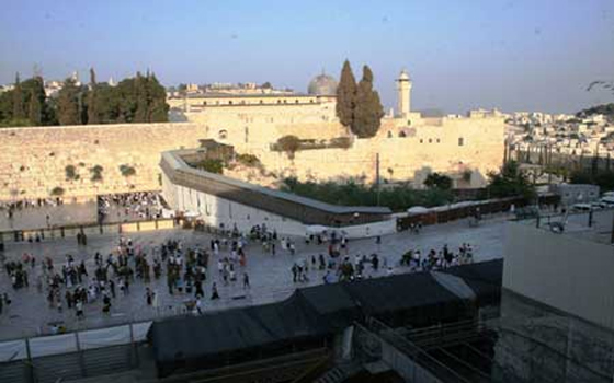 مصر اليوم - الاحتلال يستأنف أعمال الحفر في باب المغاربة وتحذيرات من طمس معالم القدس