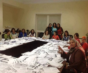   مصر اليوم - سلاسل بشرية لـتمرد بالبطاقات الحمراء في الإسماعيلية