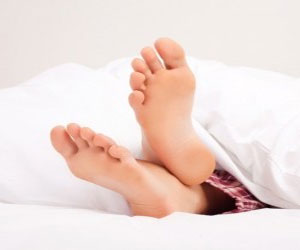   مصر اليوم - تحريك الساقين أثناء النوم يرتبط بنقص فيتامين د