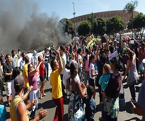   مصر اليوم - نشطاء في برازيليا يحتجّون على بطولة كأس القارات