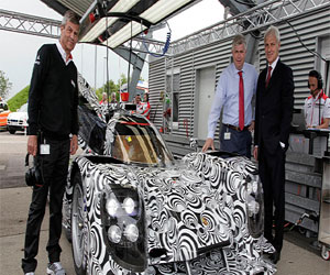   مصر اليوم - أول نموذج لـ بورش LMP1  يظهر  لآختباره قبل ظهوره في سباق لومان