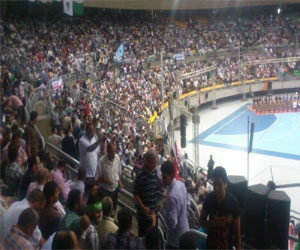   مصر اليوم - اشتباكات بين قوات الأمن ولجان الحماية الإخوانية في الصالة المغطاة