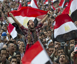   مصر اليوم - نيويورك تايمز: مصر لم تشهد ثورة وإنما لعبة كراسي موسيقية