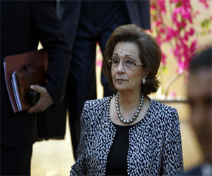   مصر اليوم - سوزان مبارك تزور زوجها ونجليها في سجن طرة