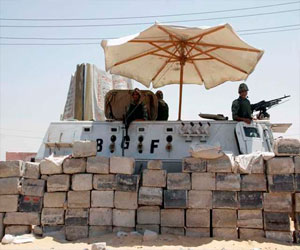   مصر اليوم - قوات الجيش تعيد انتشارها وتقوي قبضتها في سيناء