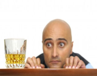   مصر اليوم - أدوية الصلع للرجال تقلل الرغبة في تناول الكحول