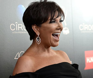   مصر اليوم - كريس جينر في فستان أسود أنيق أثناء حضورها داي تايم إيمي