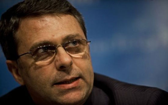 مصر اليوم - حاكم المركزي السوري يعد بالتدخل ويعزف على وتر ثقة المواطن