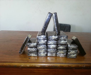   مصر اليوم - ضبط تاجري مخدرات في الإسكندرية بحيازتهما 14 قطعة (طربة) حشيش