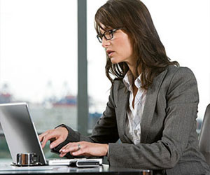 مصر اليوم - 70% من السيدات العاملات عرضه للإصابة بسرطان الثدى