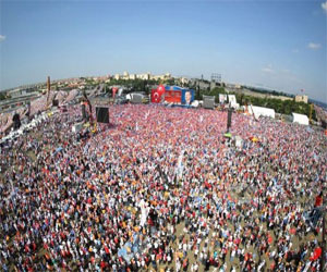   مصر اليوم - عودة الوضع إلى طبيعته في ساحة تقسيم في إسطنبول