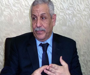   مصر اليوم - محافظ الأقصر الجديد عاد لمسقط رأسه حقنًا للدماء