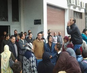   مصر اليوم - للمرة الثانية يغافل محافظ الدقهلية المعتصمين ويهرب