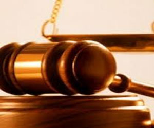 مصر اليوم - مغربية ترفع دعوى قضائية في حق والدتها لتخرجها من المنزل