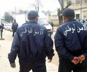   مصر اليوم - كشف شبكة لترويج المخدرات في محل لبيع الأحذية والملابس  شرق الجزائر