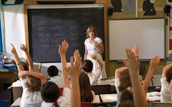 مصر اليوم - مدرسة بريطانية تقترح الاستعانة بالنجوم الإباحيين