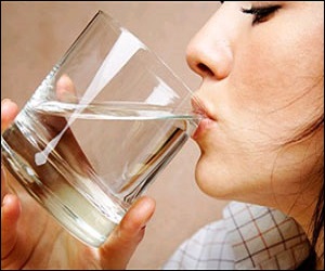   مصر اليوم - أبحاث تؤكد أن شرب المياه مهم عن الطعام