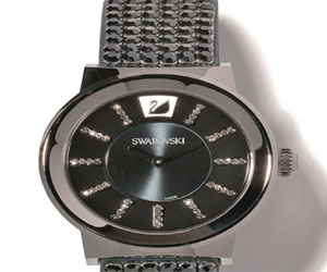   مصر اليوم - الأسود موضة الساعات اليدوية هذا الموسم