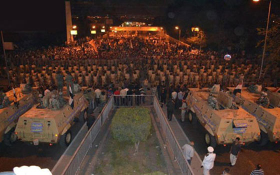   مصر اليوم - متظاهرو القوات المسلحة يدخلون في اعتصام مفتوح أمام وزارة الدفاع حتى رحيل مرسي