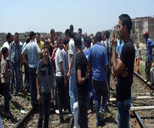   مصر اليوم - قطع طريق قنا - نجع حمادي احتجاجًا علي نقص السولار والبنزين