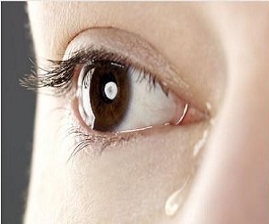   مصر اليوم - دموع المرأة تقضي على الرغبة لدى الرجل