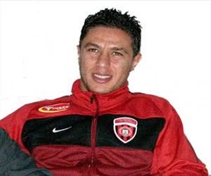   مصر اليوم - بوردو الفرنسي يسعى إلى ضم الجزائري زين الدين فرحات