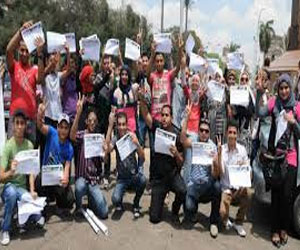   مصر اليوم - تمرد البحر الأحمر تسلم الاستمارات إلى الحملة في القاهرة