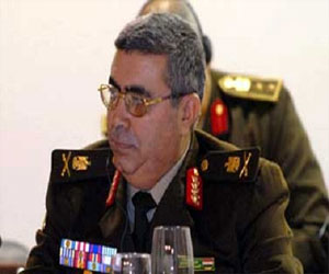   مصر اليوم - تخصيص فلوكة بحرية لنقل حالات الشواطئ في الغردقة