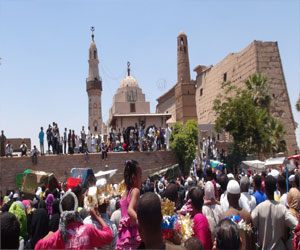   مصر اليوم - كرنفالات وطقوس فرعونية للاحتفال بمولد أبو الحجاج في الأقصر