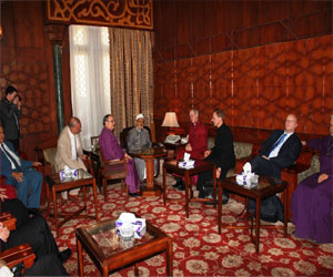   مصر اليوم - شيخ الأزهر يؤكد لرئيس أساقفة كانتربري أن لا بديل للحوار إلا الدمار