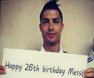 مصر اليوم - رونالدو يهنىء ميسي بعيد ميلاده الـ 26