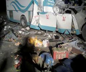   مصر اليوم - نجاة 46  راكبًا في اشتعال حافلة سياحية في الغردقة