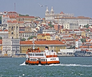   مصر اليوم - أرصفة لشبونة الفنية مهددة بسياسة التقشف