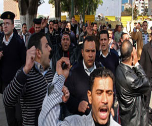  مصر اليوم - تظاهر أمناء وأفراد شرطة في سوهاج للمطالبة بالتسليح‏